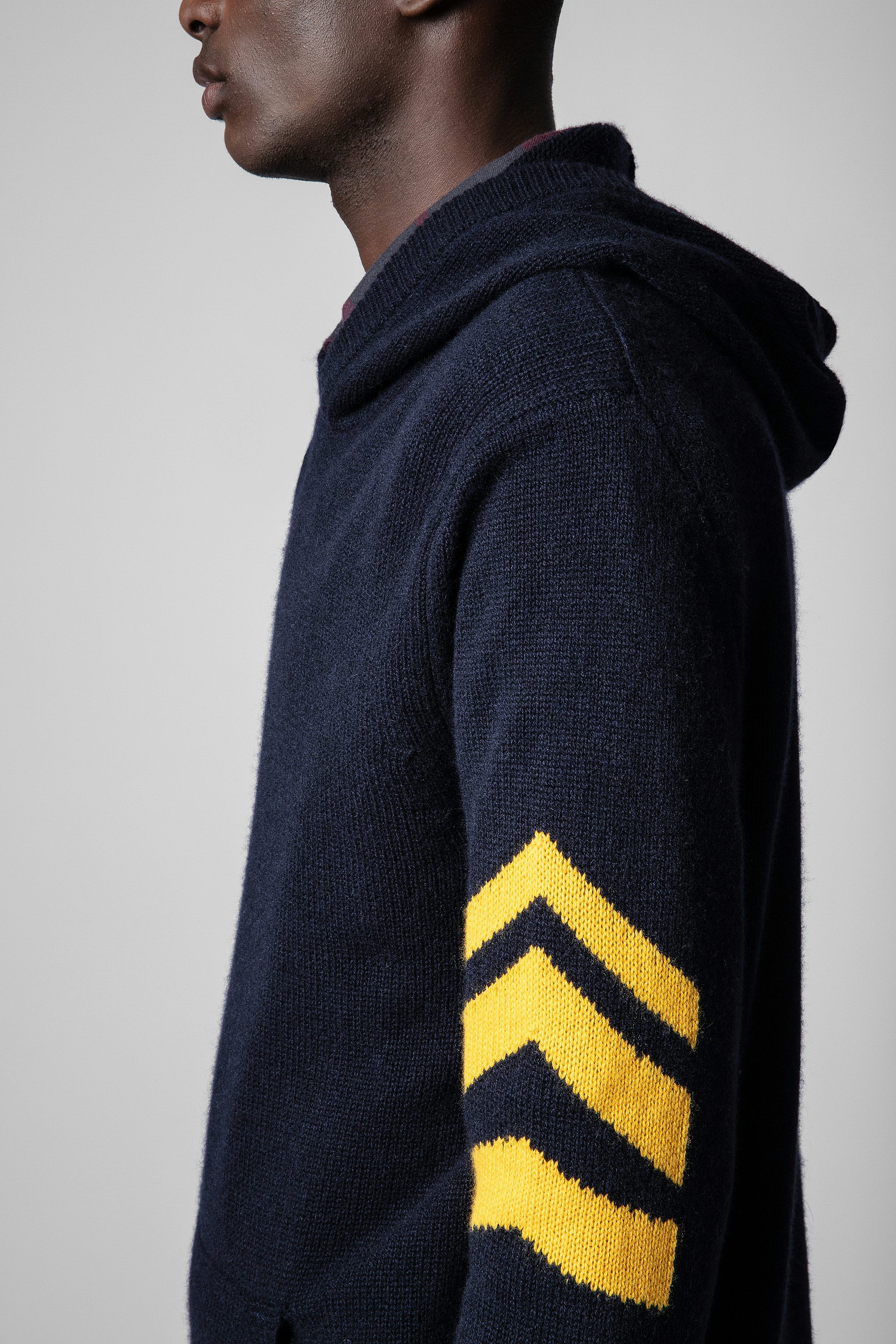 Clay Cashmere Sweater - Men's hoodie in navy blue cashmere adorned with arrows on the sleeves